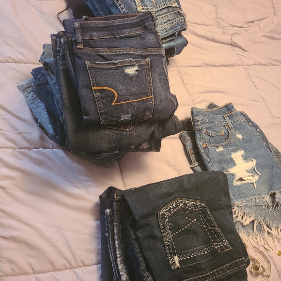 Tons of jeans! - Picture 5 of 11